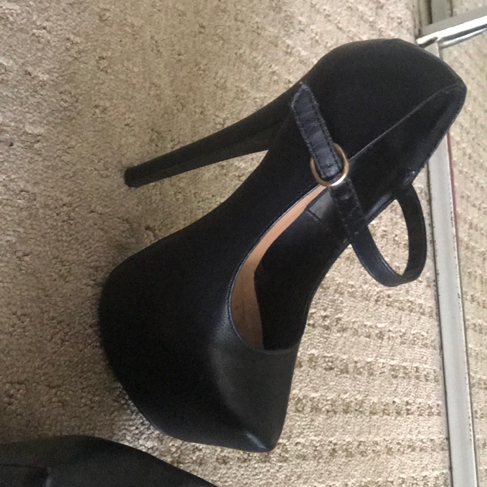 Heels -black size 6